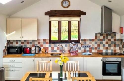 Fivelanes Casa | Ta Mill Cottages & Lodges - Dairy Cottage