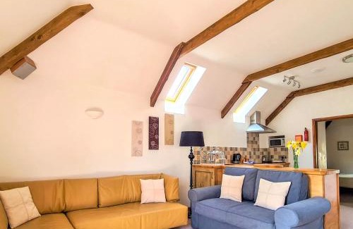 Fivelanes Casa | Ta Mill Cottages & Lodges - Hayloft Cottage