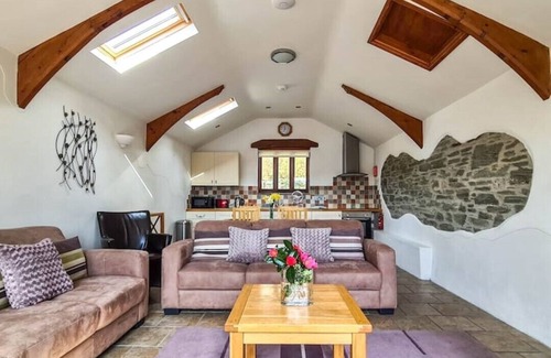 Fivelanes Cabaña | Ta Mill Dairy Cottage in a Stunning Retreat