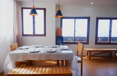 Mendez Crossing West Apartamento | TAAL-VIEW 2BR in Tagaytay for 8 pax with Free Parking