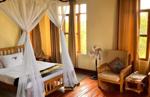 Western Region Cabina | Tabingi Safari Lodge