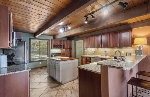 Lampe Casa | Table Rock Lake Access, Pvt Outdoor Pool, Pvt Hot Tub, $400 of Daily Tickets, Panoramic Views
