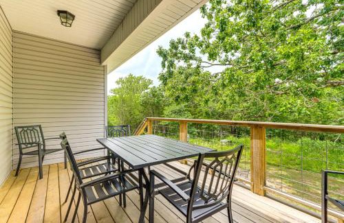 Holiday Island Casa | Table Rock Lake Retreat Walk to Shore!