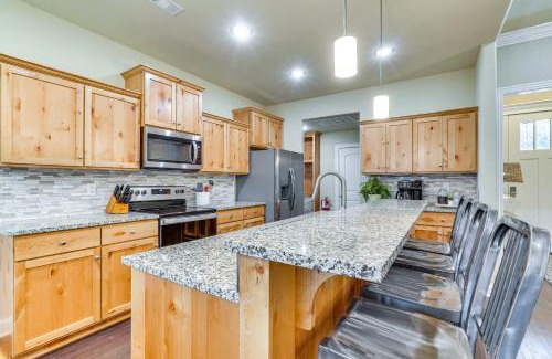 Holiday Island Casa | Table Rock Lake Retreat Walk to Shore!