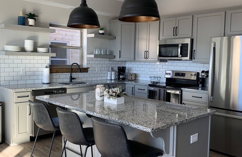Table Rock Cabina | Table Rock Lake views & close Branson fun! Multi-family cabin w/ 2 living areas!