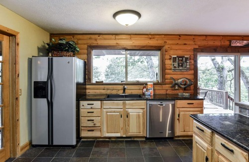 Kimberling City Cabina | Table Rock Lodge - True Lake Front with Dock on 2 Acres