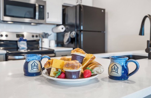 Kimberling City Condominio | Table Rock Shoreline Steps Away, Newly Renovated Condo, Community Pool!
