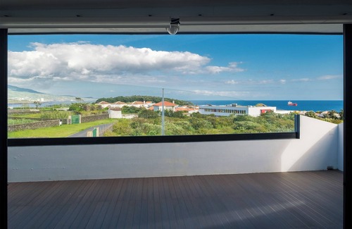 Ponta Delgada Casa | Table Top - Swimming pool with family and friends