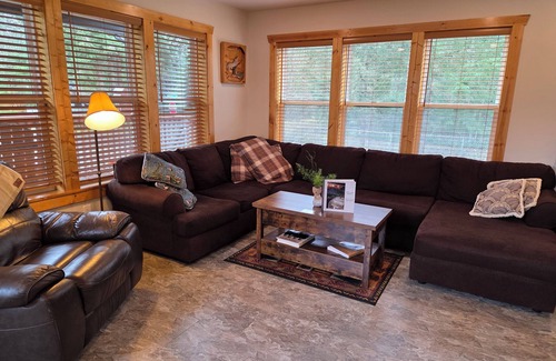 East Olympia Cabaña | Tackle Box Cottage at the LakenFish all year Boat rentals at your doorstep.