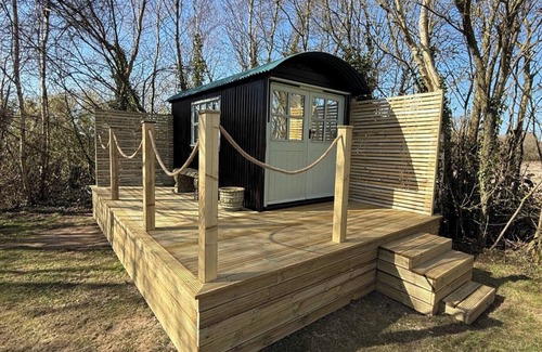 Holworth Cabina | Tadnoll Escape- Shepards Hut- Sleeps 2- Bbq- Lake