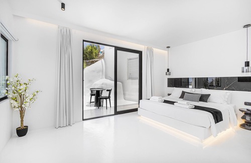 Mykonos Hotel | Tagoo Black