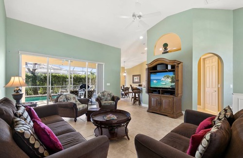 Marco Island Casa | TAHITI RD. 178 BEAUTIFUL POOL HOME!