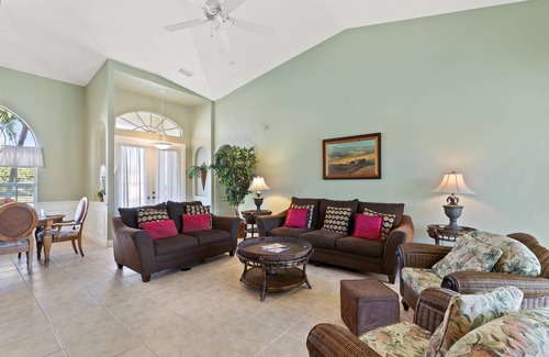 Marco Island Casa | TAHITI RD. 178 BEAUTIFUL POOL HOME!