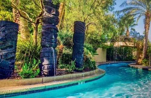 Las Vegas Complejo | Tahiti Village Huge 1BR Luxury Suite, Jacuzzi, Steam Shower, Balcony, Lazy River