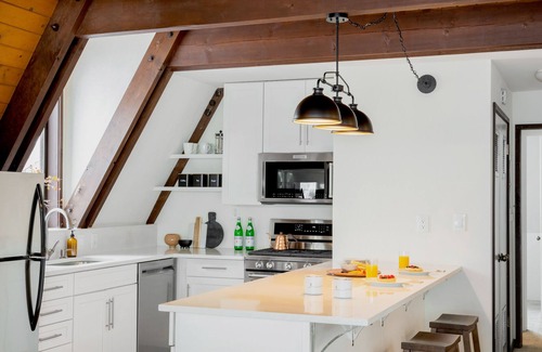 Alpine Meadows Cabina | Tahoe Bliss by AvantStay | Mins from Slopes/Shore