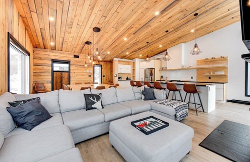 Saint Ferreol les Neiges Casa | Tahoe 10 - Modern 5 bedroom chalet for 18 people at Mont-Sainte-Anne