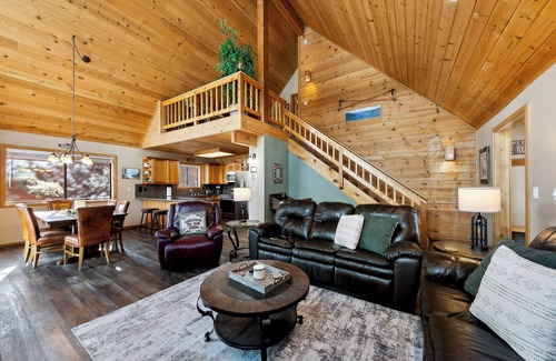 Truckee Casa | Tahoe Donner Lujo: 4bd / 3BA / Slp8-12 Backs Para XCountry Esquí