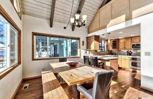Tahoe Keys Casa | Tahoe Keys Chalet - Summer Boat Slip Winter Holiday - 30 day requirement
