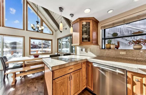 Tahoe Keys Casa | Tahoe Keys Chalet - Summer Boat Slip Winter Holiday - 30 day requirement