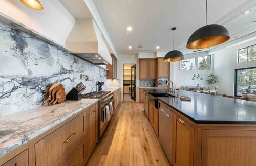 Ponderosa Palisades Casa | Tahoe Luxury Home - Scenic Views