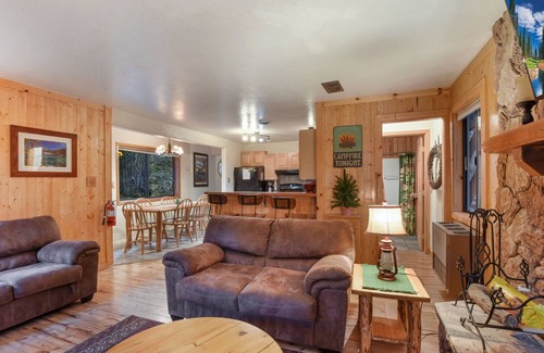 Tahoe Pines Casa | Tahoe Pines Cabin – Cozy and Private 3 BDR Close to Beaches and Skiing!