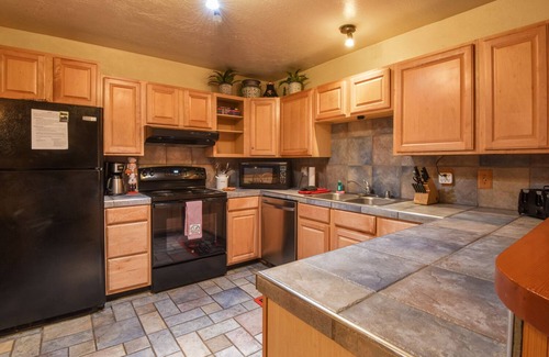 Tahoe Pines Casa | Tahoe Pines Cabin – Cozy and Private 3 BDR Close to Beaches and Skiing!