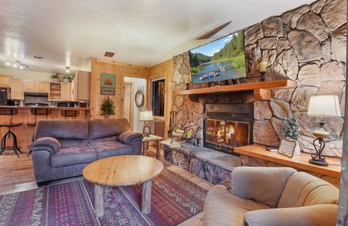 Tahoe Pines Casa | Tahoe Pines Cabin – Cozy and Private 3 BDR Close to Beaches and Skiing!