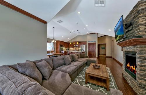 South Lake Tahoe Villa | Tahoe Woods 203 at Stateline Heavenly Slopes Lake