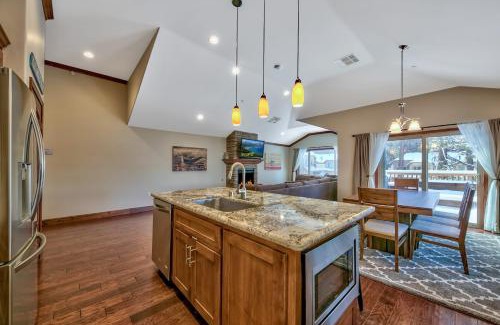 South Lake Tahoe Villa | Tahoe Woods 203 at Stateline Heavenly Slopes Lake