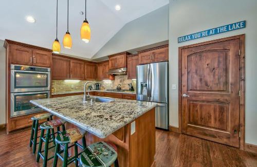 South Lake Tahoe Villa | Tahoe Woods 203 at Stateline Heavenly Slopes Lake