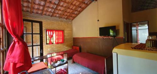 Prumirim Casa | Tahoma Chale Rustico côr Café e vermelho Prumirim Paraiso