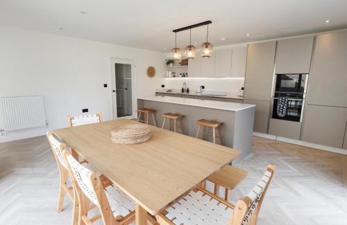 Amlwch Casa | Tai Porth Llechog Bungalow By Birch Stays