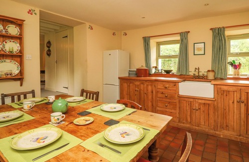 Dinas Cross Cabaña | TAIBACH, pet friendly, character holiday cottage in Dinas Cross