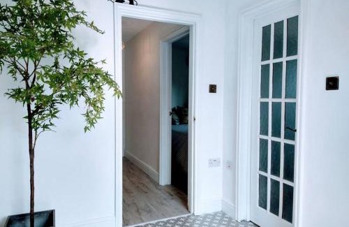 Stalham Casa | TAIL END: Bijoux Broads & Beach Base! Now with TV!