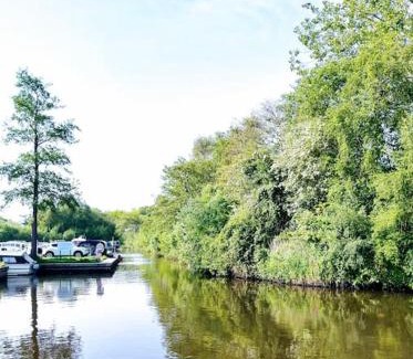 Stalham Casa | TAIL END: Bijoux Broads & Beach Base! Now with TV!