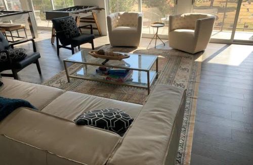 Central East Austin Apartamento | Tailgate Penthouse 2 Blocks from UT Stadium