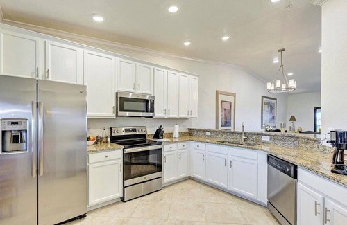 Lakewood Ranch Condominio | Tailored Living - Secure, Stylish, Extended Stay