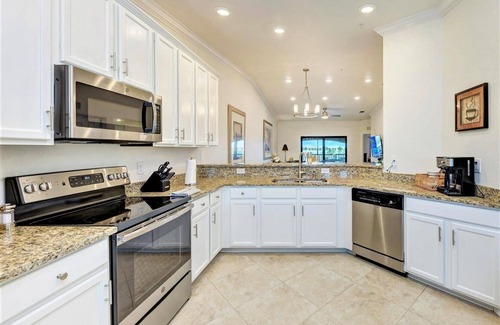 Lakewood Ranch Condominio | Tailored Living - Secure, Stylish, Extended Stay