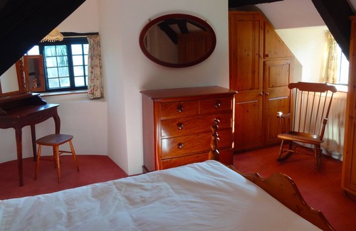 Old Cleeve Cabaña | ¡Tómate un descanso en una capilla cisterciense del siglo XIII convertida!