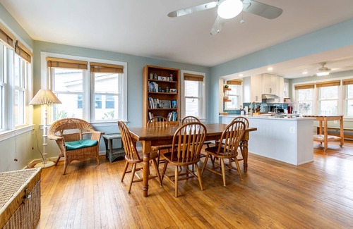 Annapolis Cabaña | Take a Water Taxi to Downtown Annapolis from Beachfront home, Dogs OK