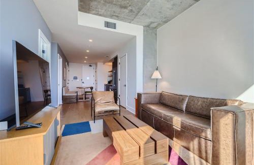 Rainey Street Historic District Apartamento | Take in the views with 1BR plus Rooftop pool