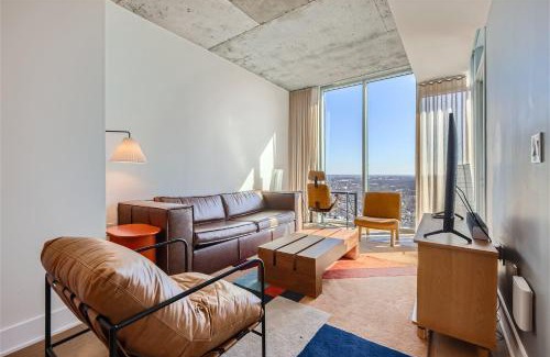 Rainey Street Historic District Apartamento | Take in the views with 1BR plus Rooftop pool