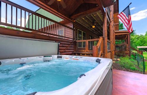 Blue Ridge Casa | Take Me to the River - Toccoa River - Riverfront On Toccoa River, Easy Fishing Access, Hot Tub, Hammock, Fire Pit, Large Front Y