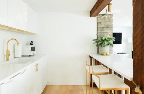 Grandview-Woodland Casa | Take Vancouver's SkyTrain from this Historic Home near Commercial Drive
