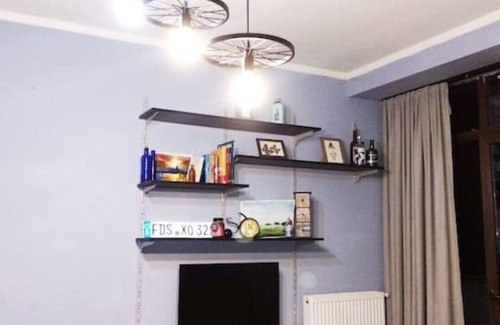 Saburtalo Apartamento | La acogedora casa de Tako con cama tamaño king (todo el apartamento)