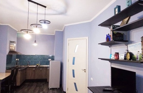 Saburtalo Apartamento | La acogedora casa de Tako con cama tamaño king (todo el apartamento)