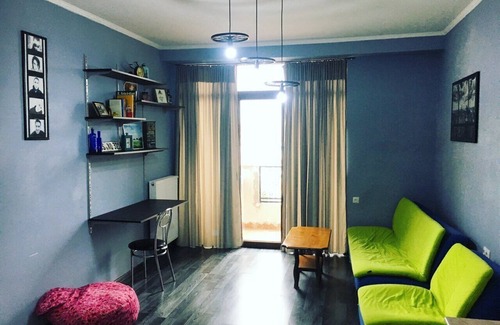 Saburtalo Apartamento | La acogedora casa de Tako con cama tamaño king (todo el apartamento)