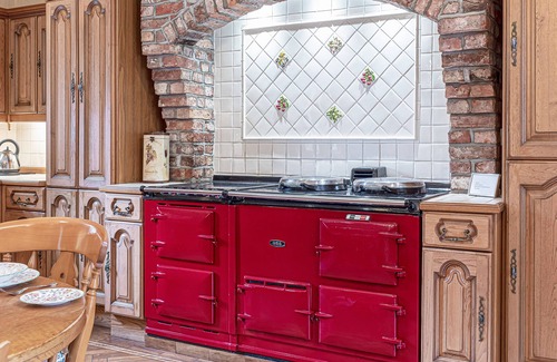 Llanfairpwllgwyngyll Casa | TAL GWYNEDD, pet friendly, luxury holiday cottage in Newborough