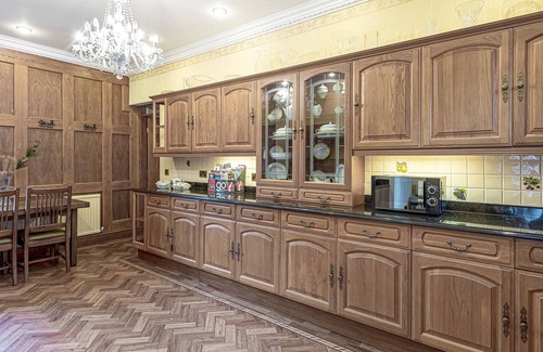Llanfairpwllgwyngyll Casa | TAL GWYNEDD, pet friendly, luxury holiday cottage in Newborough