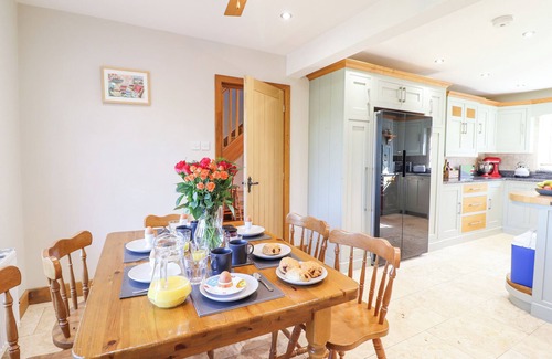 Bala Casa | TALAR WEN, pet friendly, with open fire in Bala